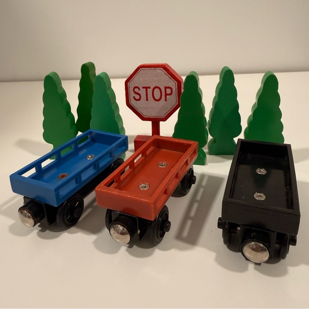 Thomas & Friends Wooden Railway Train Tank Blue Red Black Car Lot x3 No Cargo
